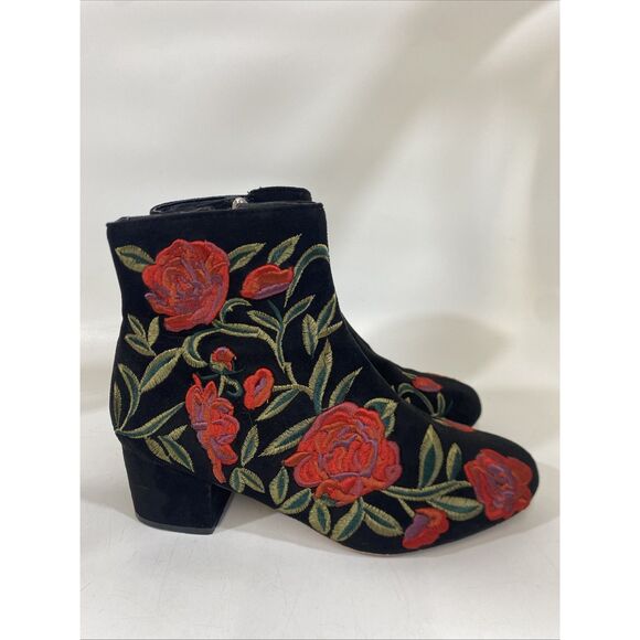 Comfortview Women's Sidney Bootie Embroidered Red Roses Black Velour Sz 7.5 Wide - Picture 6 of 14